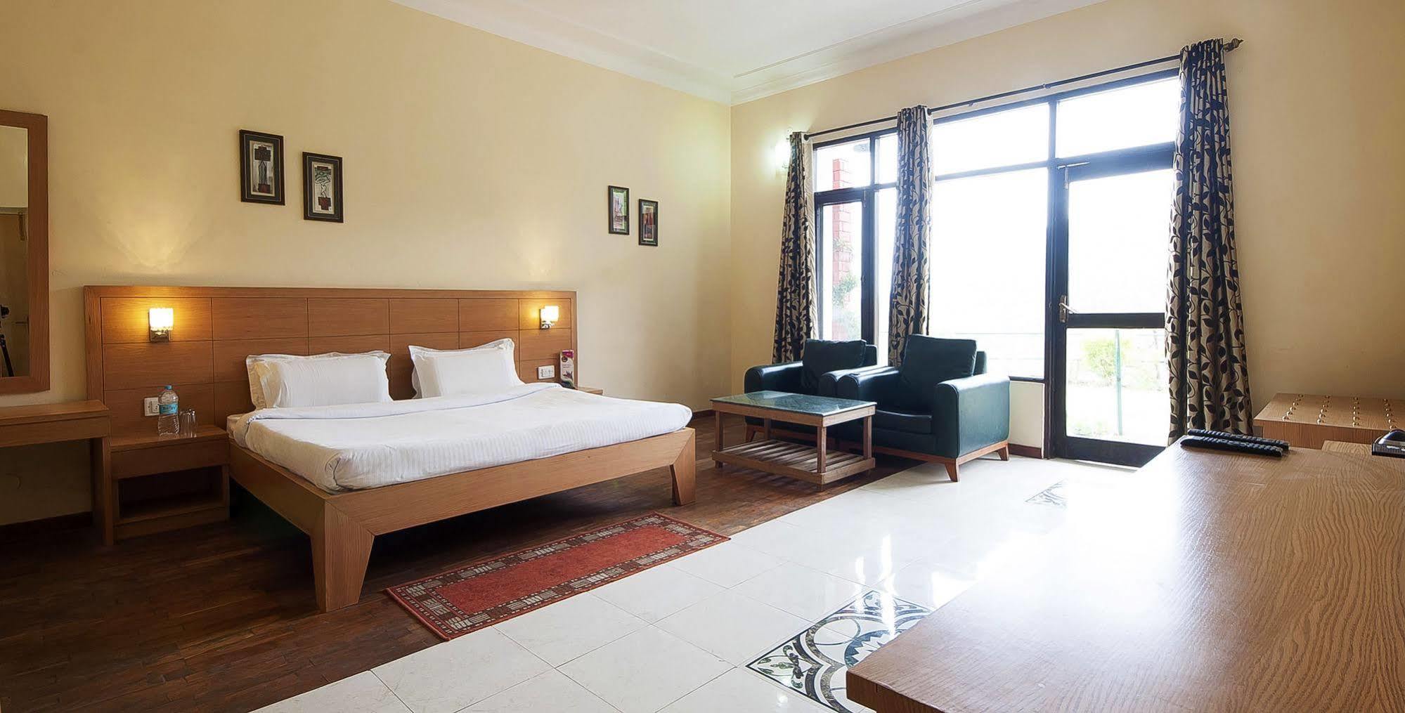 Natureraga Fernhill Resort Chail Buitenkant foto
